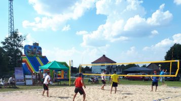 Turniej siatkówki plażowej w Łomnicy
